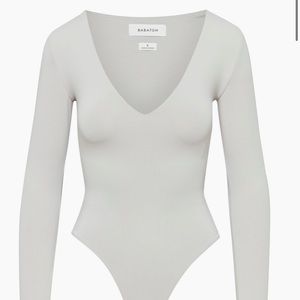 Aritzia babaton contour v-neck long sleeve bodysuit medium opal grey